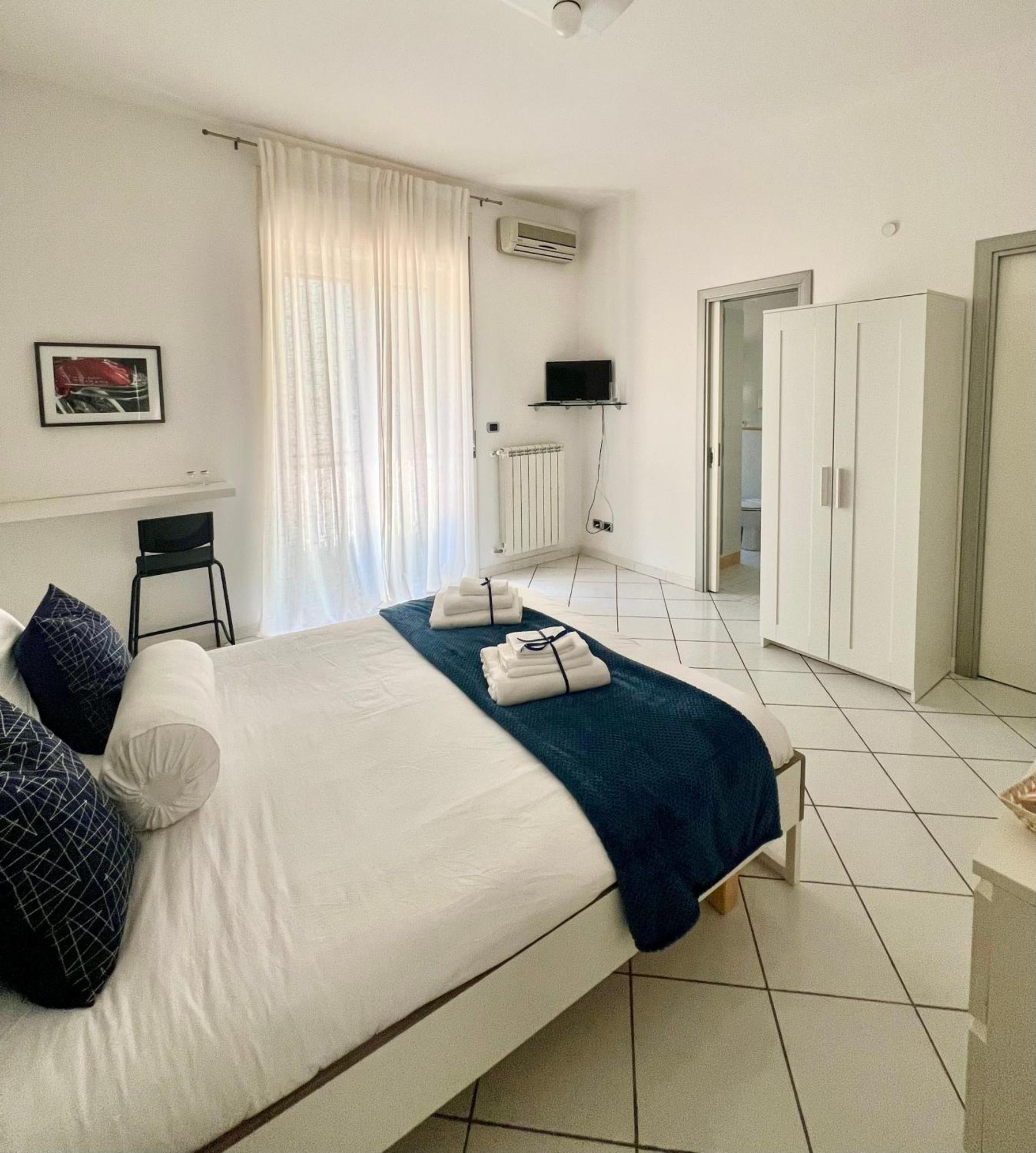 Suite 84 Holiday Home Салерно Экстерьер фото